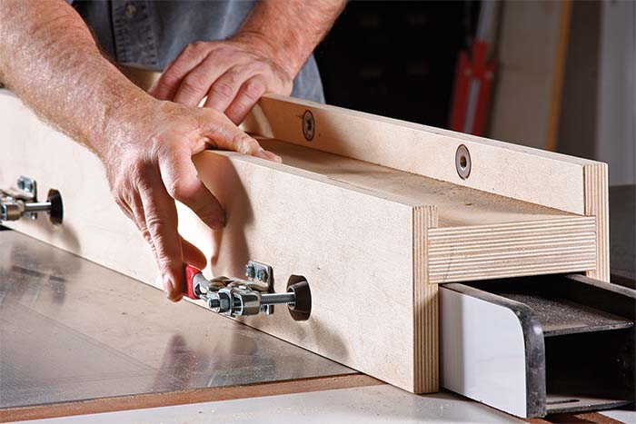 Clamp this fixture over the tablesaw’s rip fence to create a base for a variety of useful fences