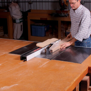 start tablesaw cuts with hands