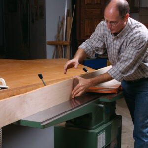 push with left hand, then regrab with right when using the jointer