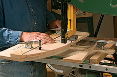 Jig for Cutting Simple Curves on the Bandsaw