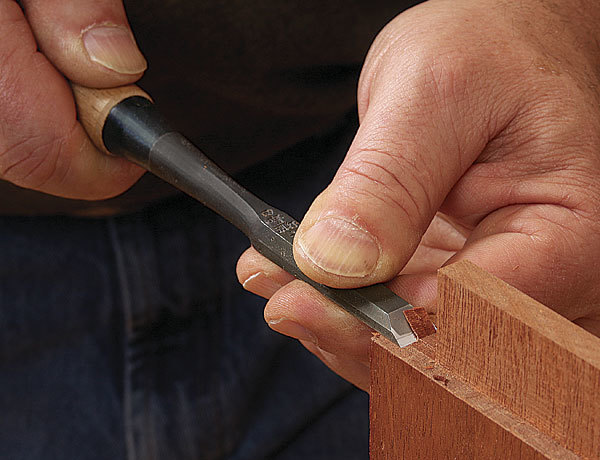 How to Sharpen a Chisel Freehand - FineWoodworking