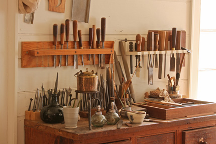 The Anthony Hay Cabinet Shop at Colonial Williamsburg now has a blog. Check it out. It is pretty cool. Its focused on what its like to work in the shop (as a 21st century person).