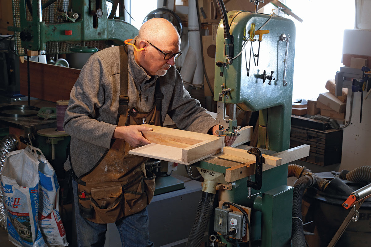 Michael Fortune cutting dovetails at the bandsaw