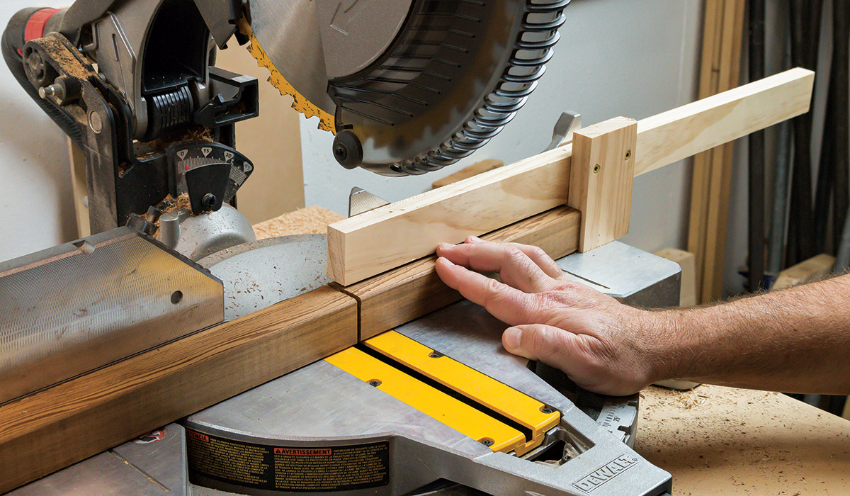 Miter saw to cut pieces