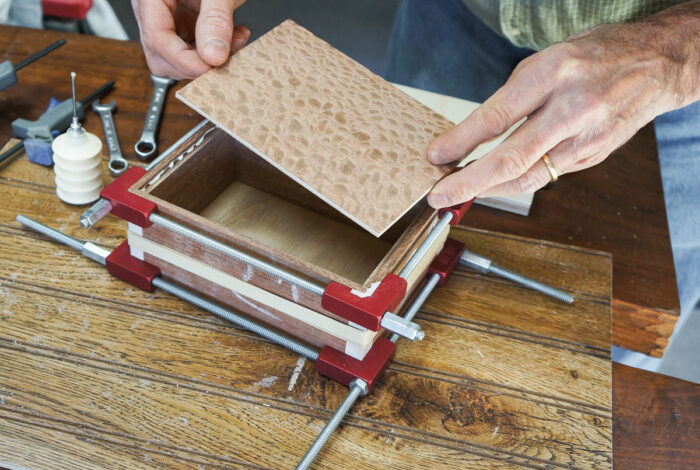 Clamping glued parts of a wooden box