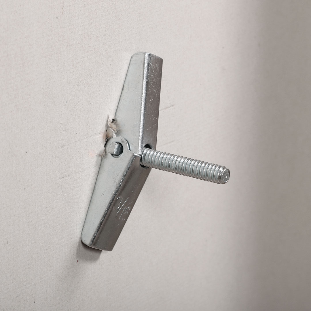 The Everbilt toggle bolt above is rated for 95 lb. in drywall, 90 lb. in hollow block.