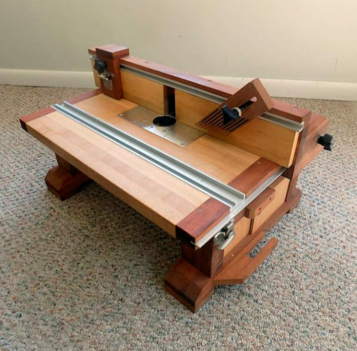  Mobile router table