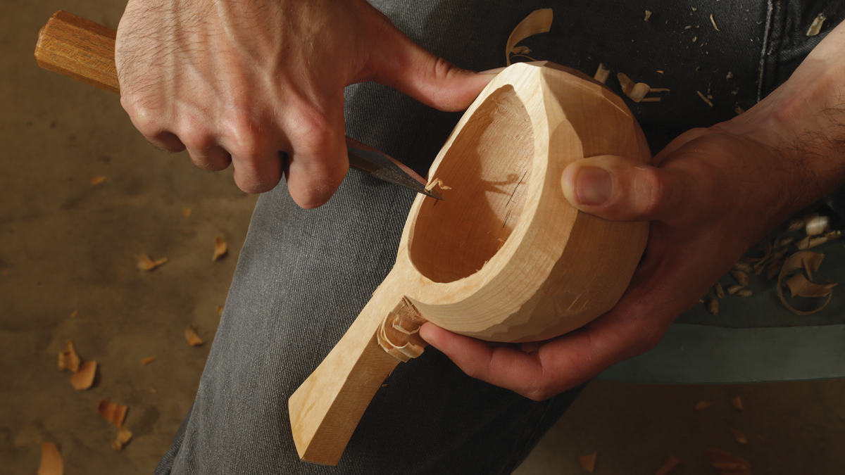 What are the steps to carve a kuksa?