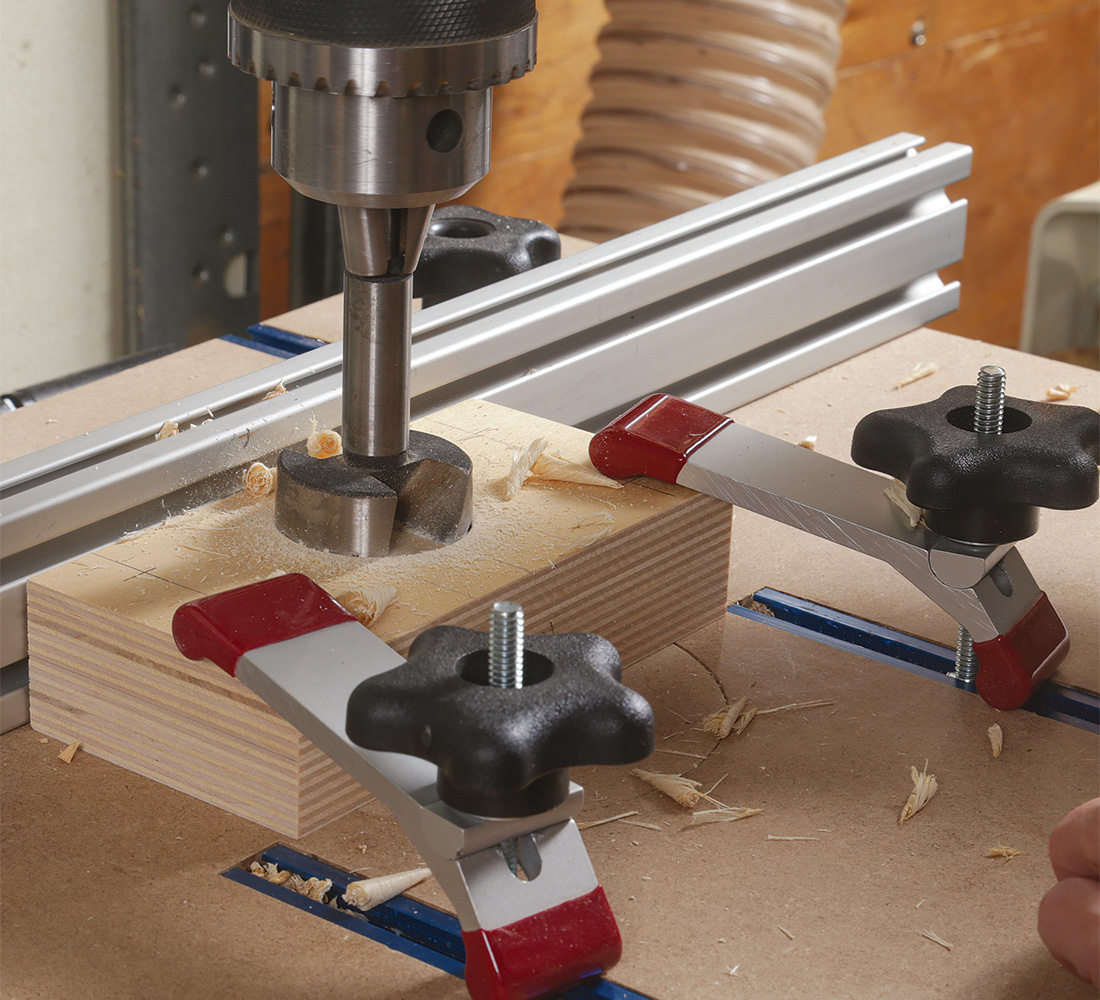 drilling hole of dust collection in router table fence